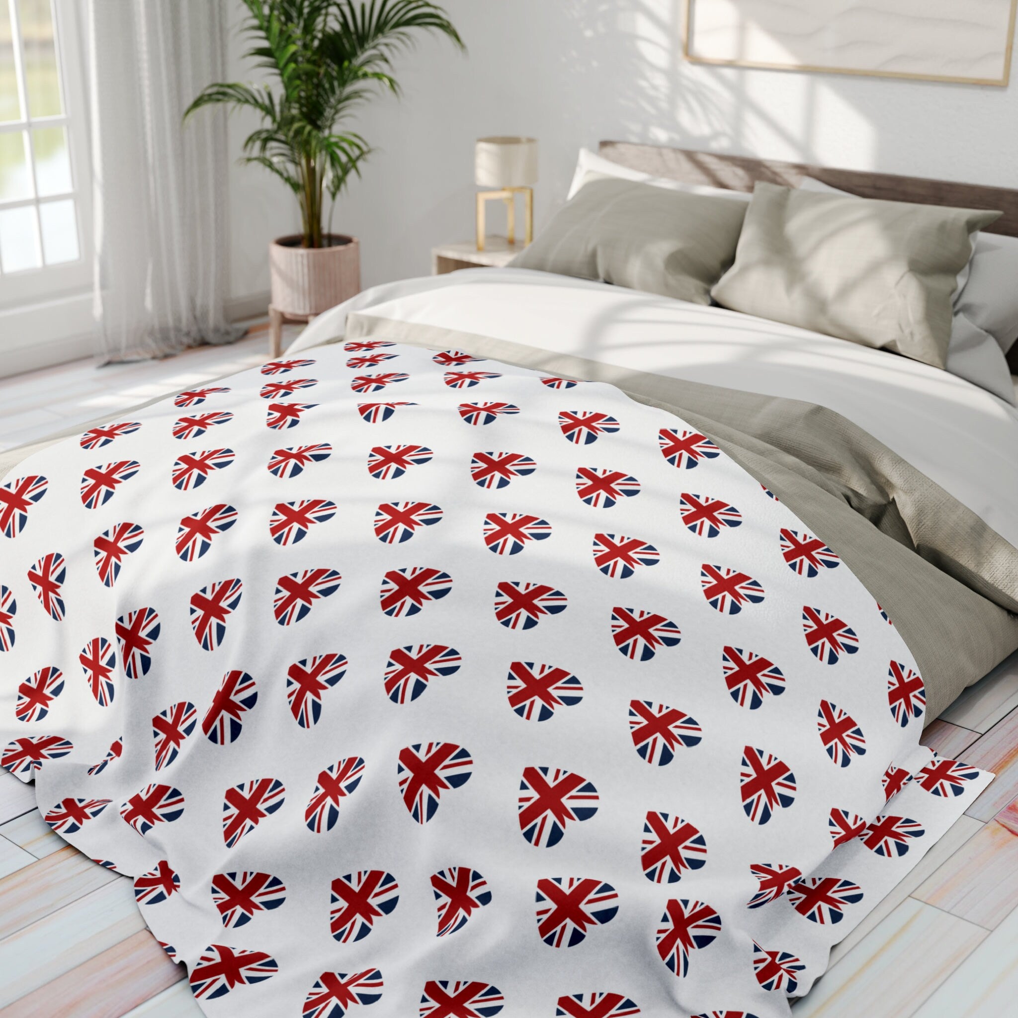 Brit Love Bliss: Heart-Shaped UK Flags Fleece Blanket - Cozy Up in Anglophile Chic!